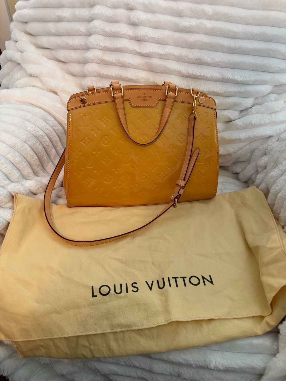 2013 Louis Vuitton Vernis Brea MM in Yellow/Citrine - PRISTINE condition!!